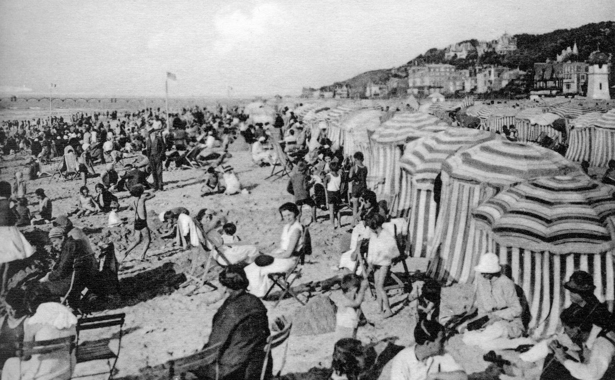 海滩，法国特鲁维尔，c1920年代 作者 不明