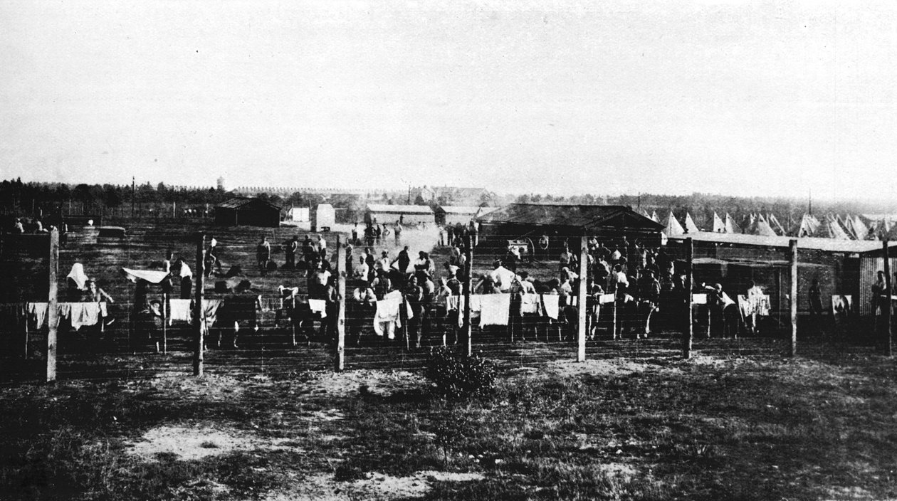 1914年，1915年在坎伯利弗里斯山的集中营 作者 不明