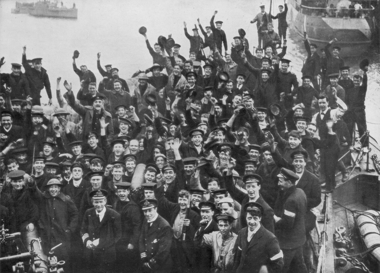 1918年4月23日，HMS Vindictive船员庆祝Zeebrugge突袭 作者 不明