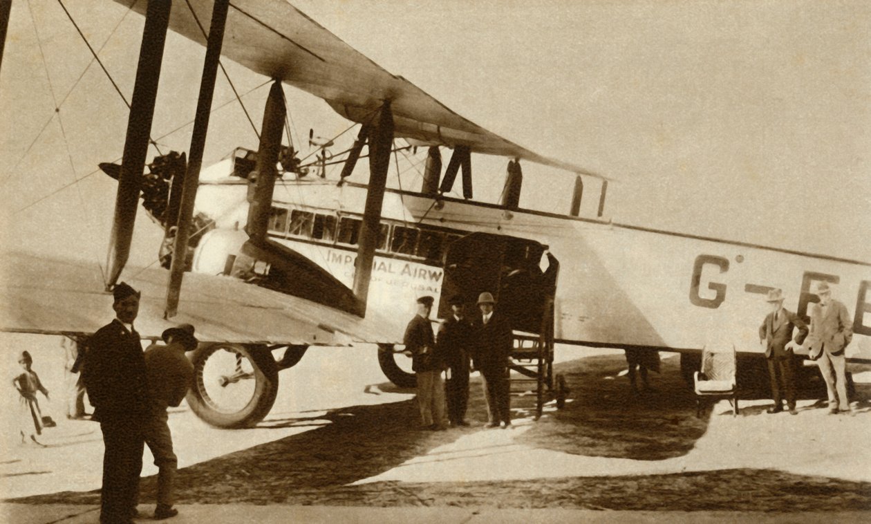1929年，1935年，第一架印度航空邮件抵达伦敦南部的克罗伊登机场。 作者 不明
