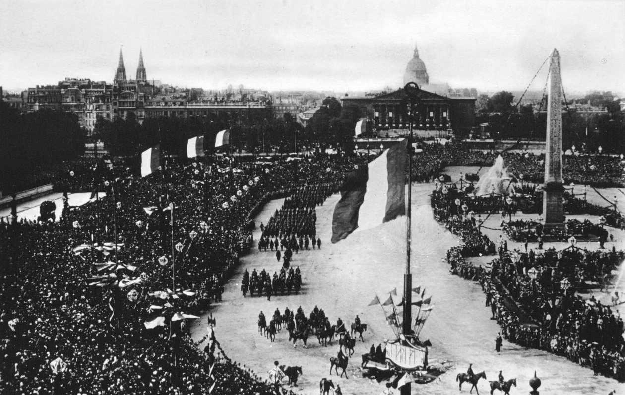 伟大的胜利大游行，1919年7月14日，法国巴黎 作者 不明