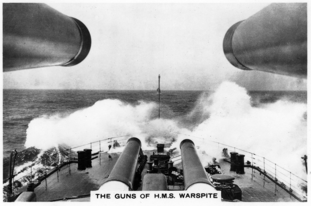 HMS Warspite战舰的枪支，1937年 作者 不明