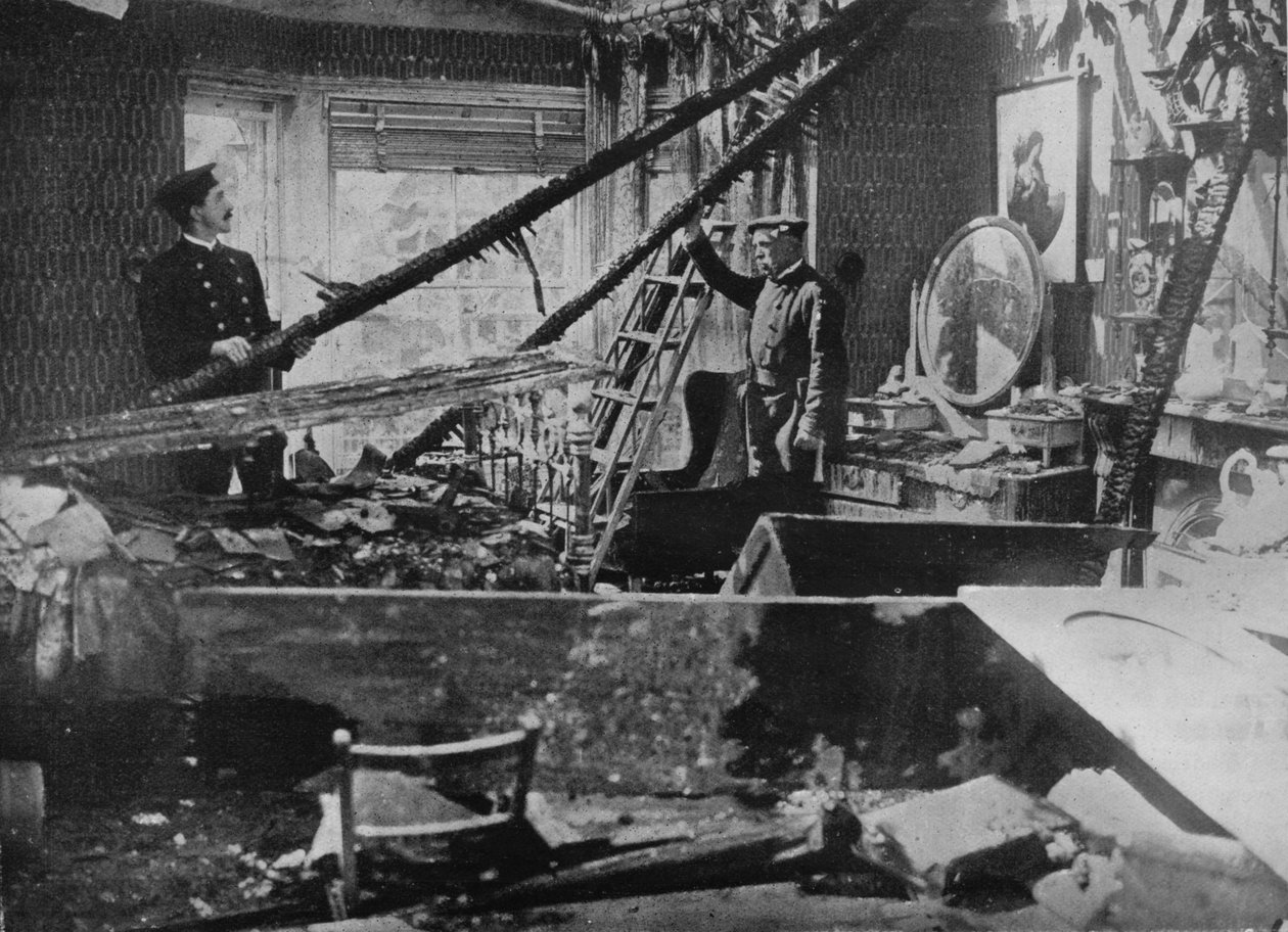 1915年绍森德（Southend）失事房屋之一的内部 作者 不明