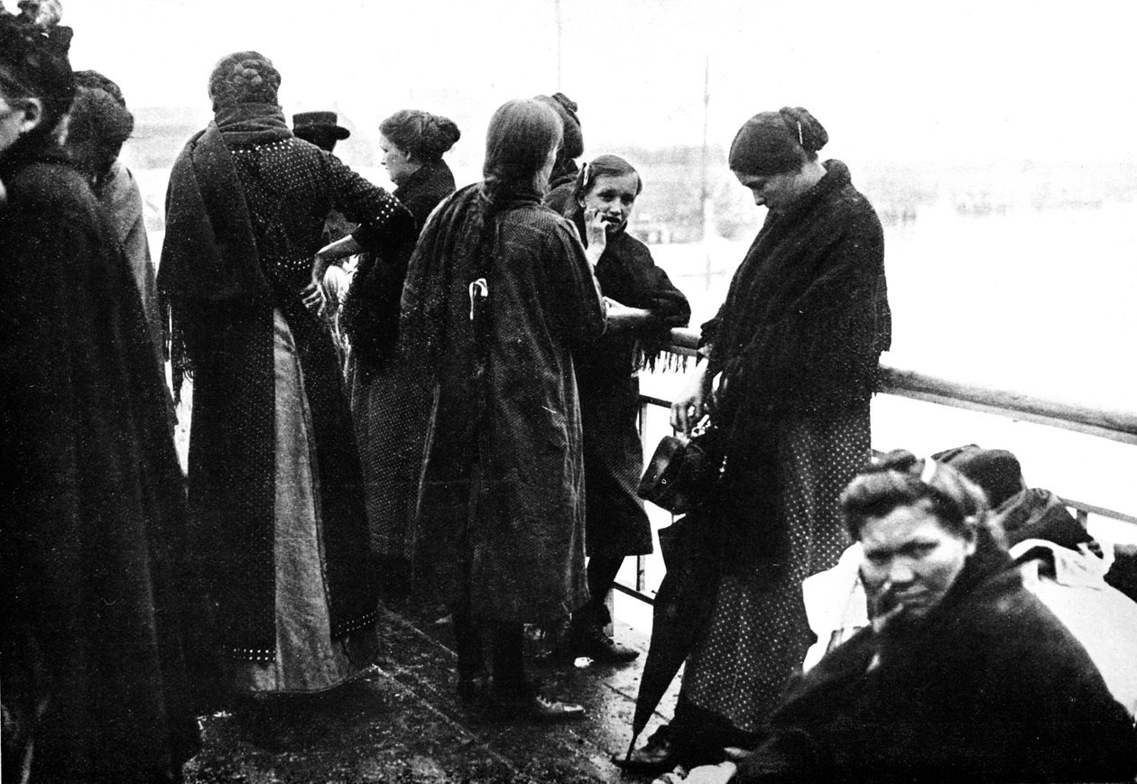 悲剧的最后一幕：摄于1914年离开奥斯坦德前往英格兰的最后一艘船上的照片 作者 不明