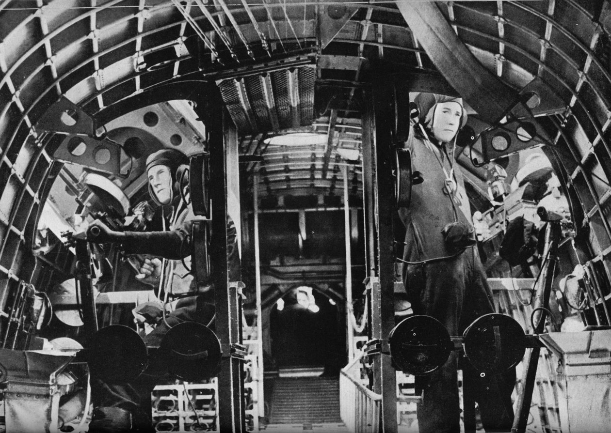 皇家空军飞行艇的中尉枪手在其驻地警报，c1940 1943 作者 不明