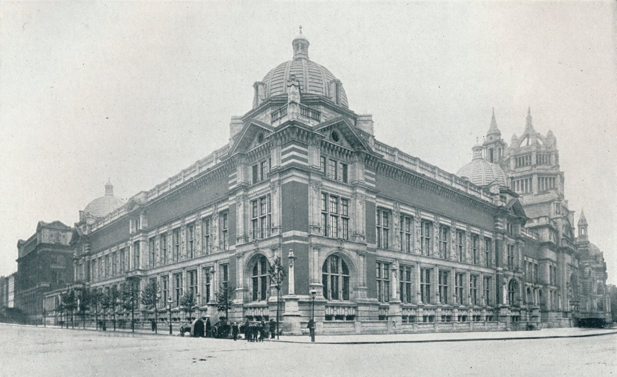 新的维多利亚和阿尔伯特博物馆于1909年6月26日开放，建于1909年 作者 不明