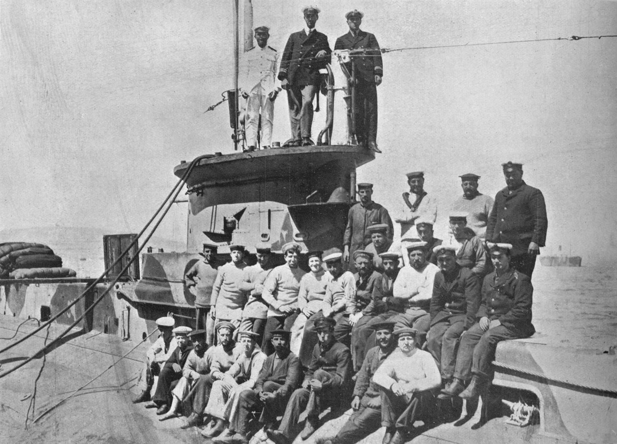 HM潜水艇E14的军官和船员，1915年。 作者 不明