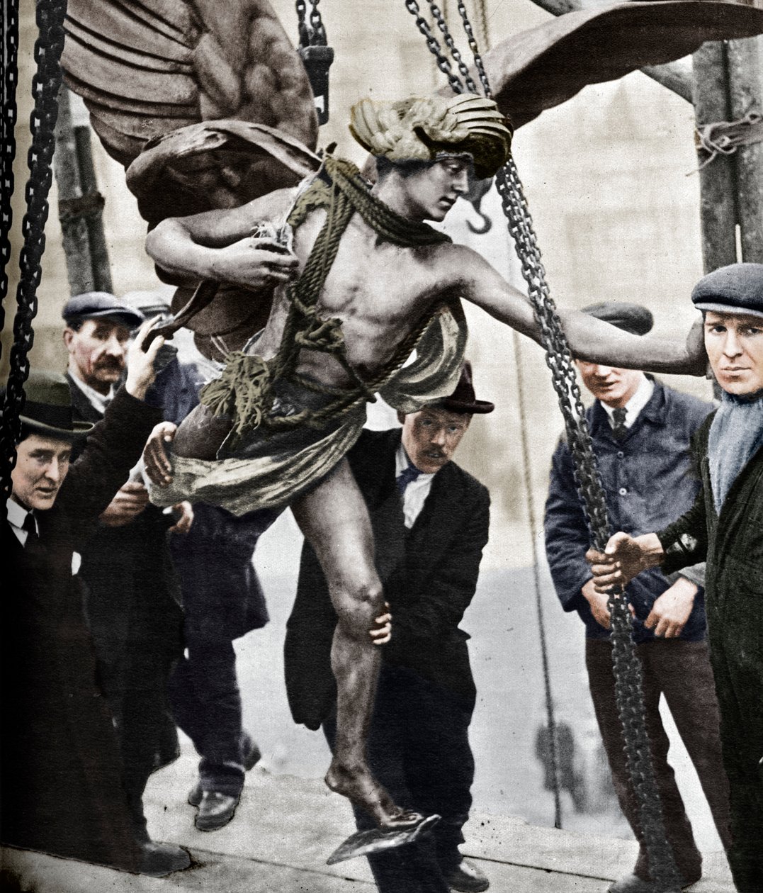 1925年，1938年，爱罗斯（Eros）撤离 作者 不明