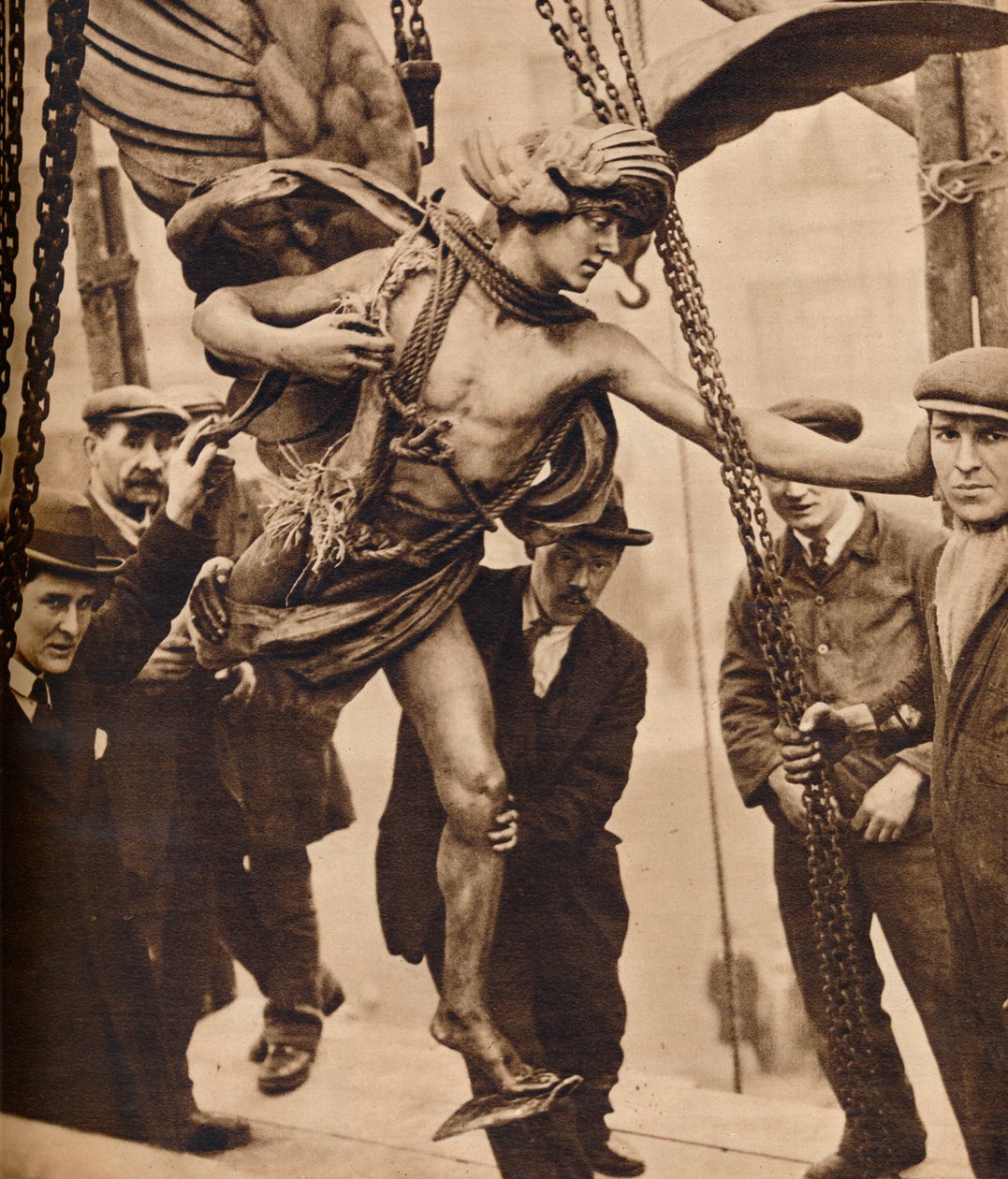 1925年，1938年，爱罗斯（Eros）撤离 作者 不明