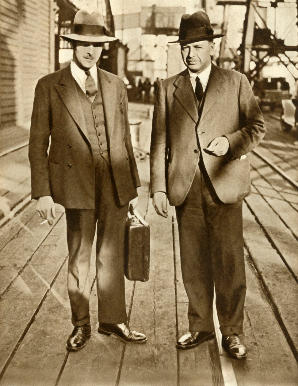 桑顿（Shornton）和麦克唐纳（MacDonald）在1933年大都市维克斯事件之后发布，1935年。 作者 不明