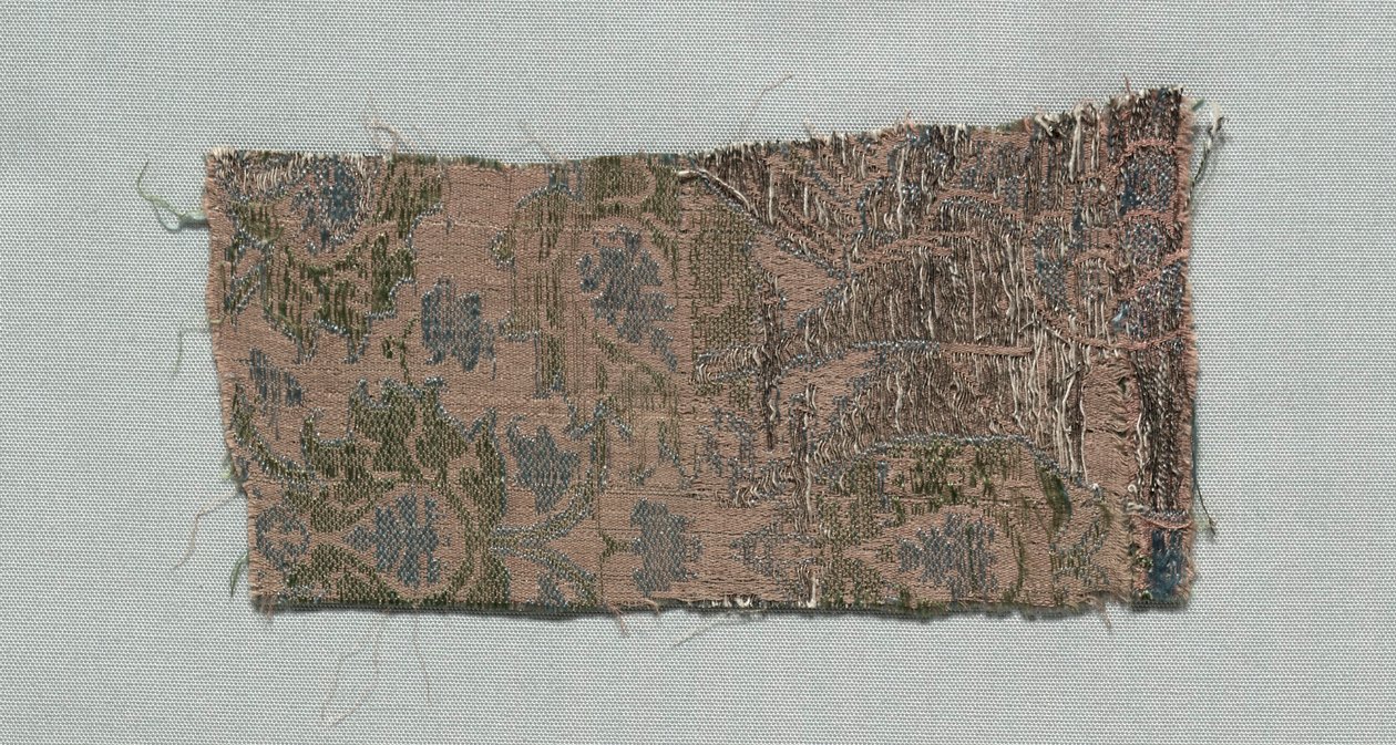意大利哥特式丝绸的三个碎片，1350-1399年。 作者 不明