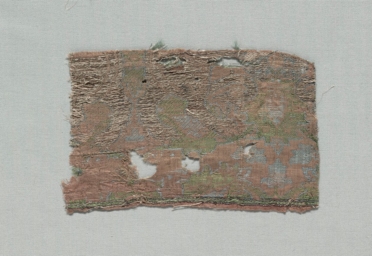 意大利哥特式丝绸的三个碎片，1350-1399年。 作者 不明