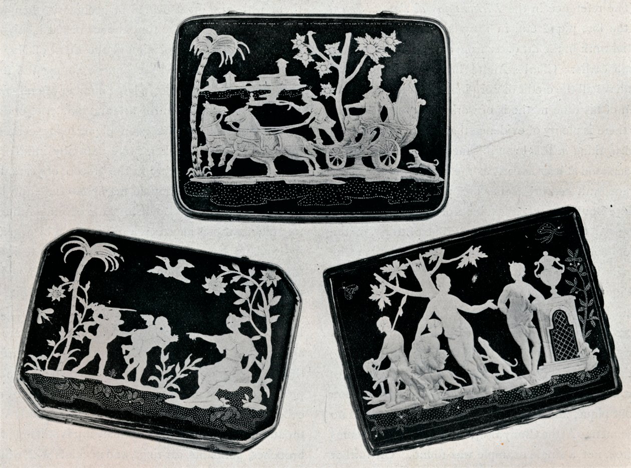 三只皮克鼻烟盒，1920年。 作者 不明