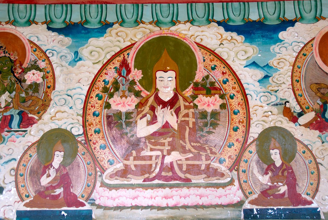 藏传佛教； 壁画; 宗喀巴大师； 格鲁派； 黄色帽子； 冥想; 各种手部姿势； 手印； 永宁; 闸梅寺； 泸沽湖地区； 云南省； 中华人民共和国; 亚洲 作者 不明