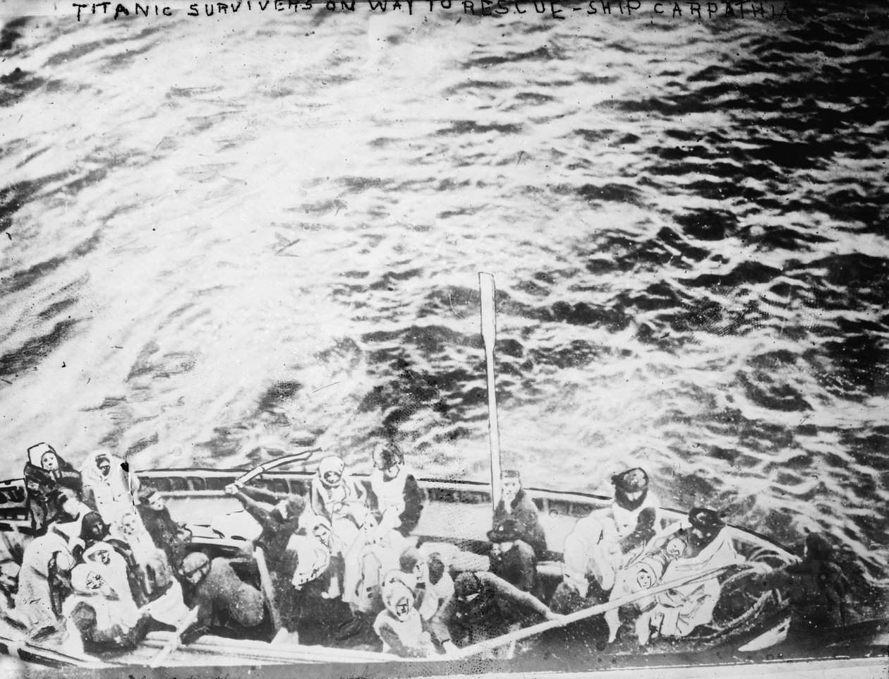 Titanic survivors on way to rescue ship Carpathia 作者 不明