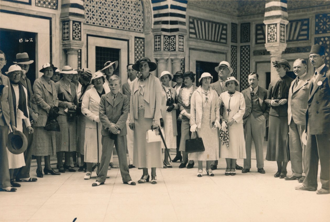 1936年，游客可能在突尼斯的西迪·布·赛义德（Sidi Bou Said）乘船游览 作者 不明