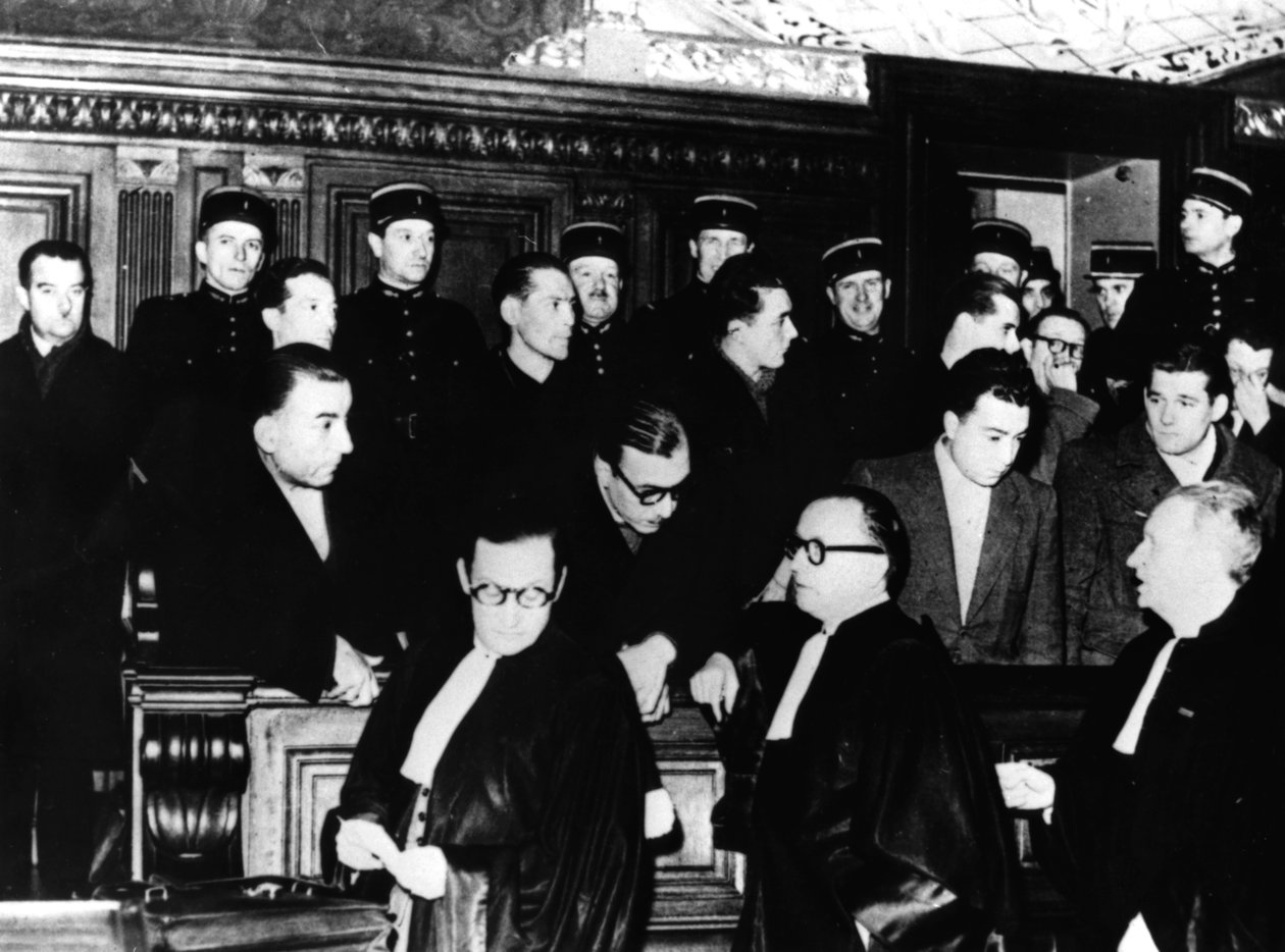 1944年12月1日至12日在巴黎审判法国盖世太保成员 作者 不明
