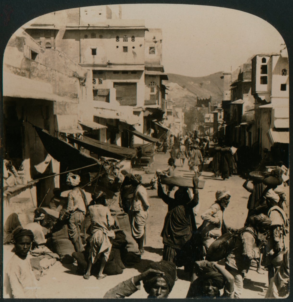 真正的东方-印度阿杰米尔古城的一条街，1907年 作者 不明