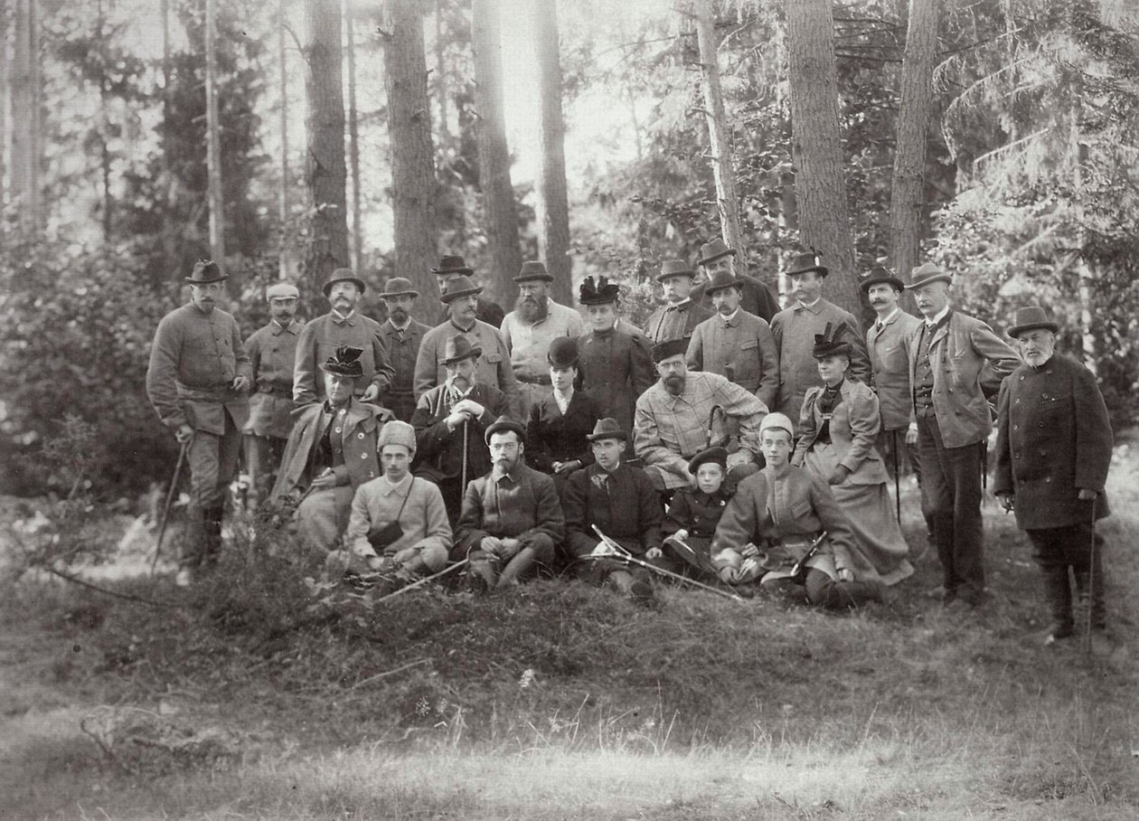 1894年，沙皇亚历山大三世与家人和朋友一起在俄罗斯比亚沃维耶扎森林打猎 作者 不明