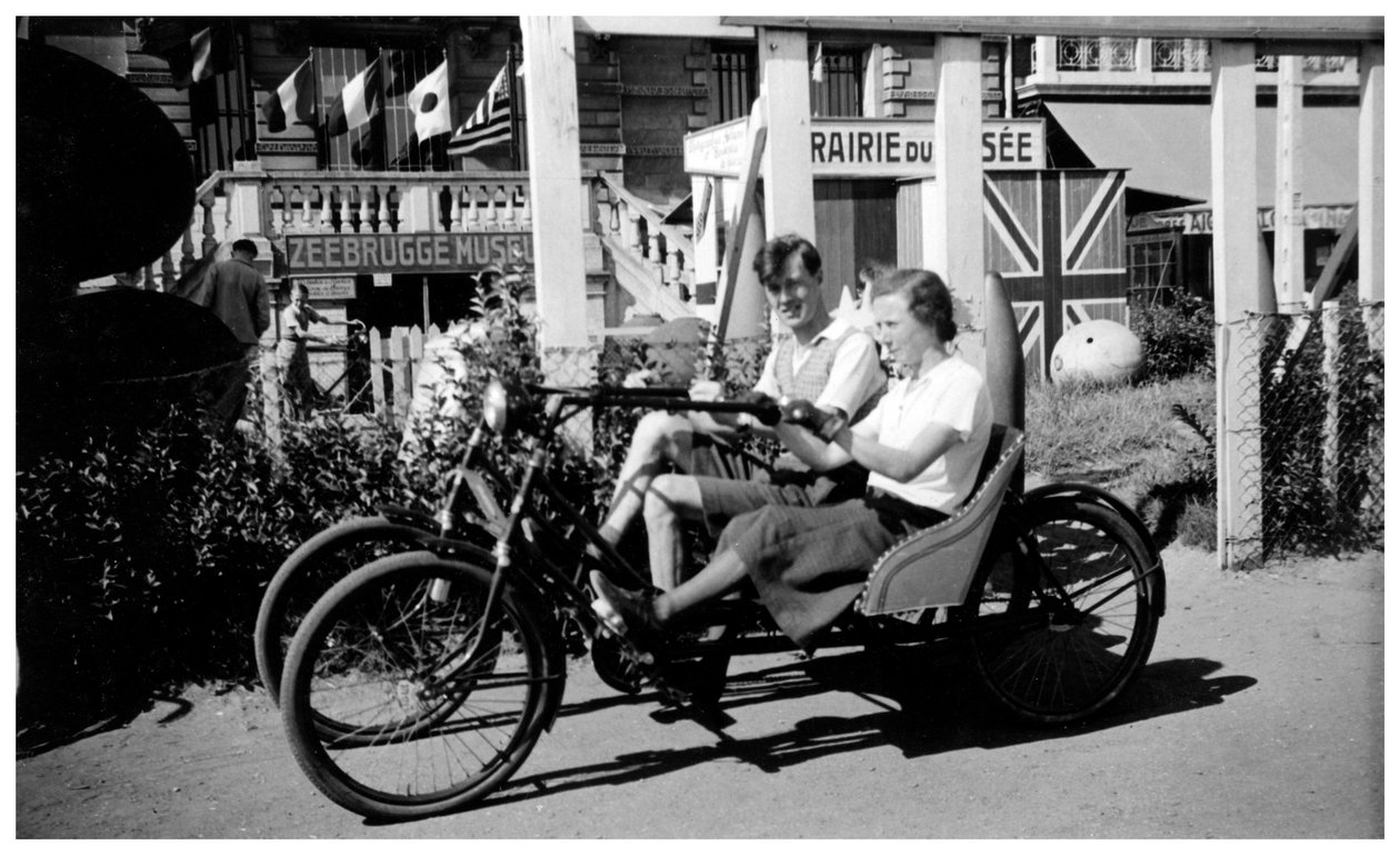 两座三轮车，比利时泽布吕赫，1936年 作者 不明