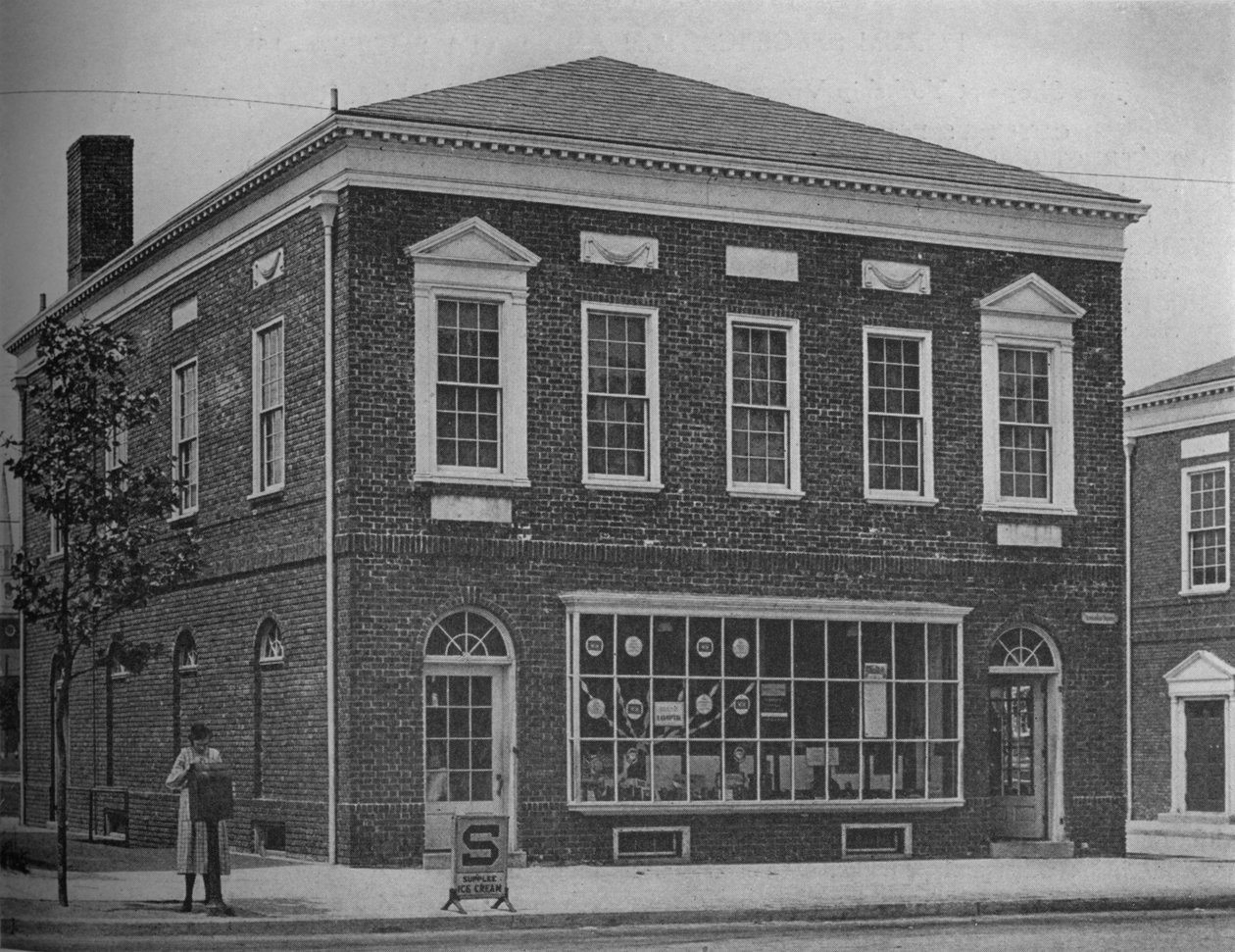 1925年，新泽西州约克郡村的两家商店 作者 不明