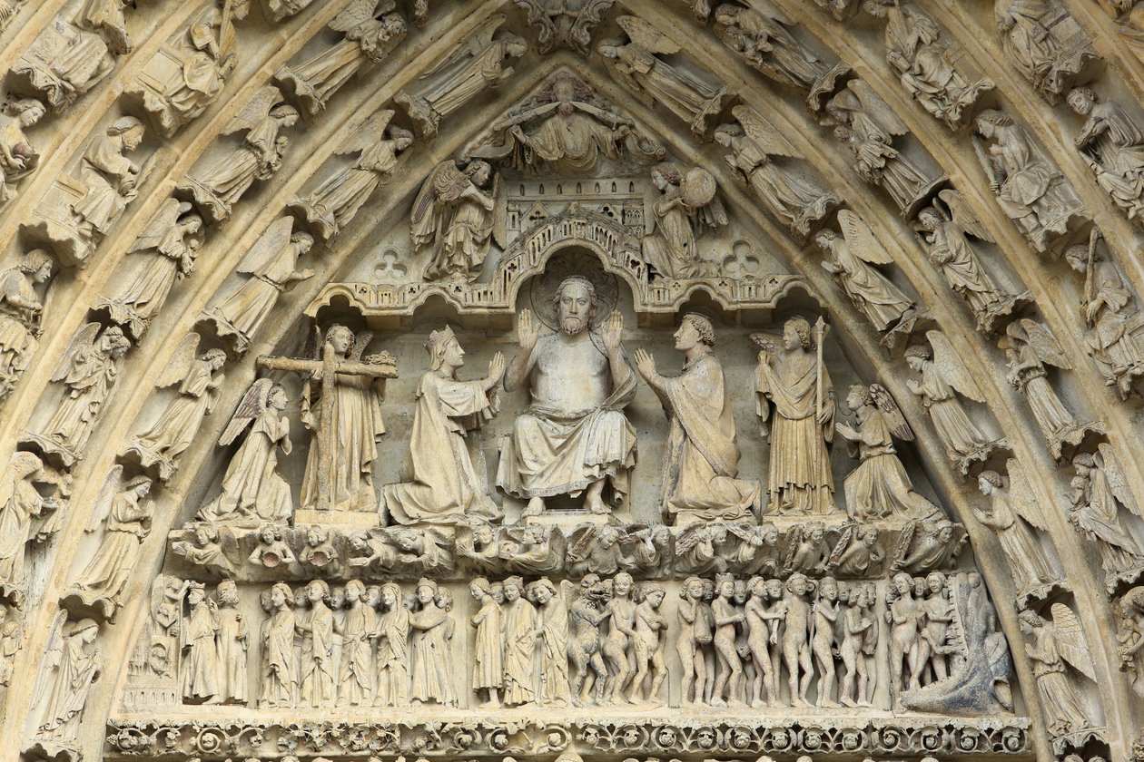 Tympanum of the portal of the Last Judgement : Christ of Judgment. At his side, on his knees, the Virgin Mary and St. John intercede for the salvation of souls. Amiens Cathedral, Amiens, France 作者 不明