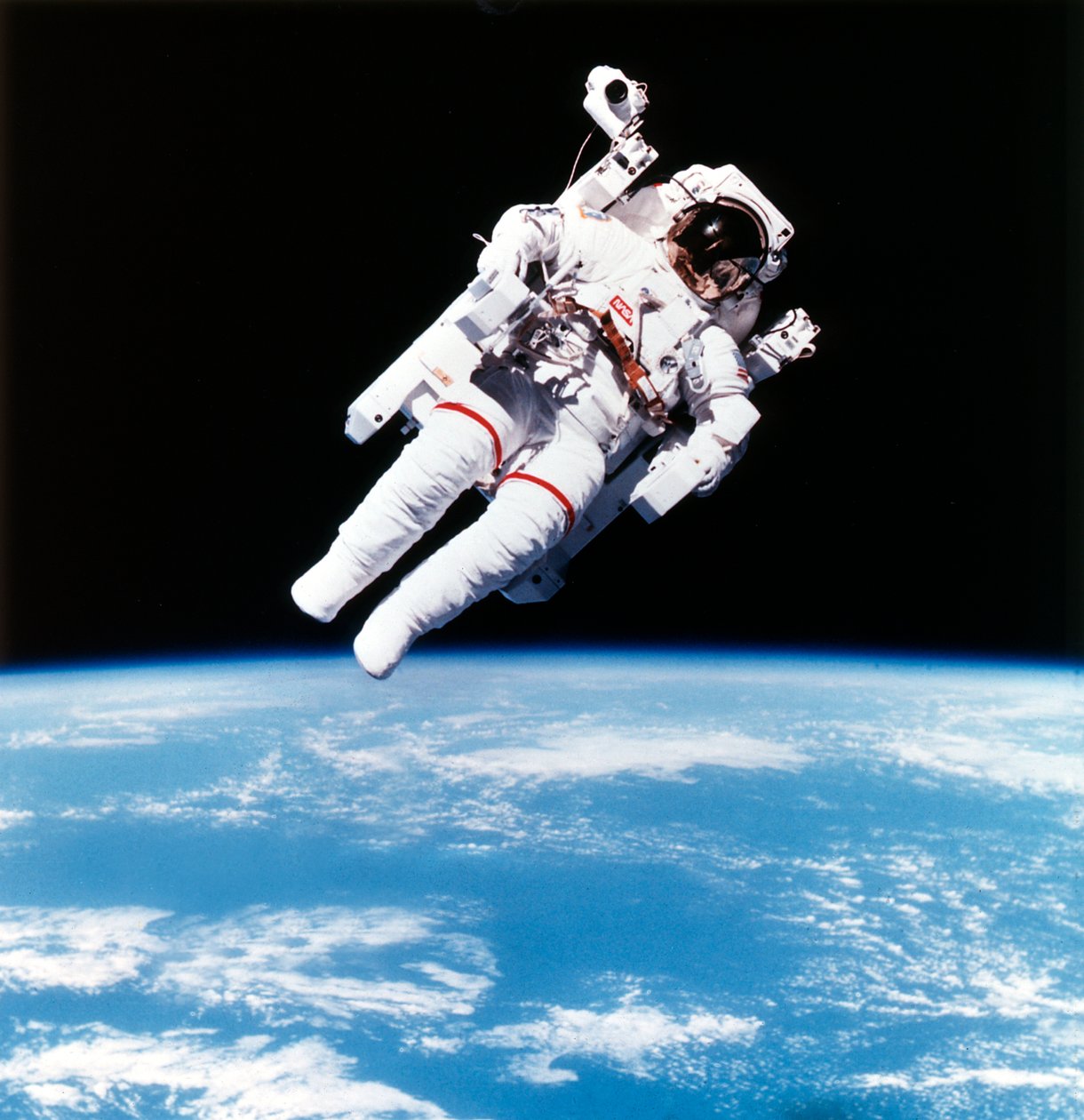 美国宇航员布鲁斯·麦坎德利斯（Bruce McCandless），1984年 作者 不明