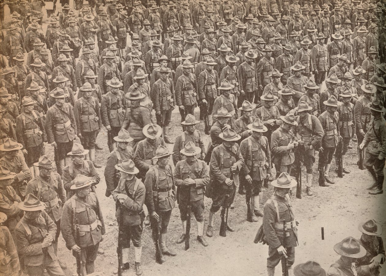 1917年8月15日，美国军队穿越伦敦游行之前， 作者 不明