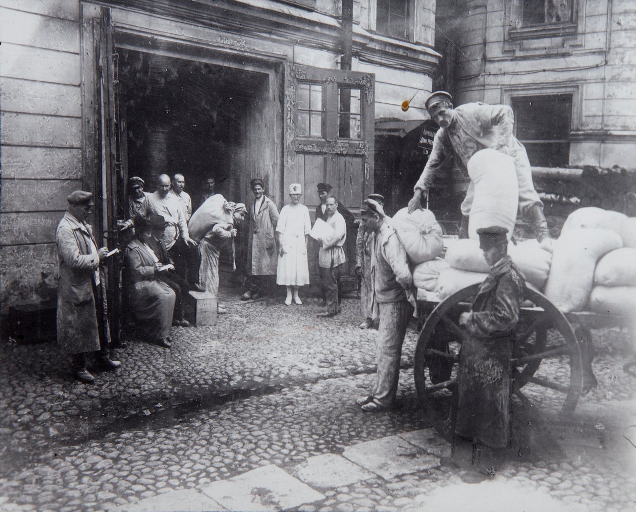 卸货，科学家之家，俄罗斯彼得格勒，c1920-c1924 作者 不明
