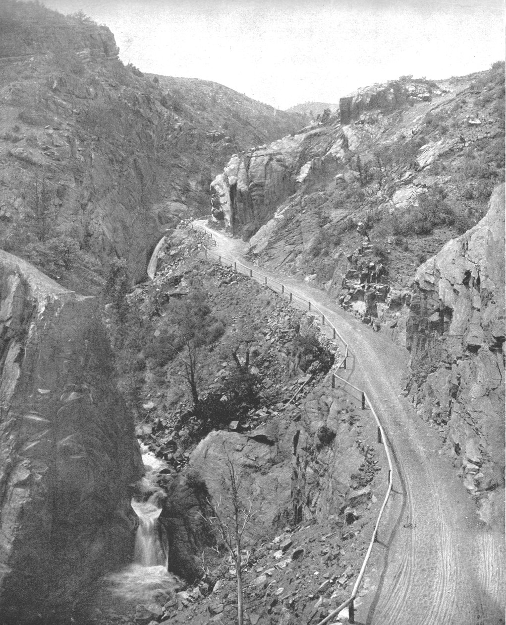 美国科罗拉多州Ute Pass，摄于1900年。 作者 不明