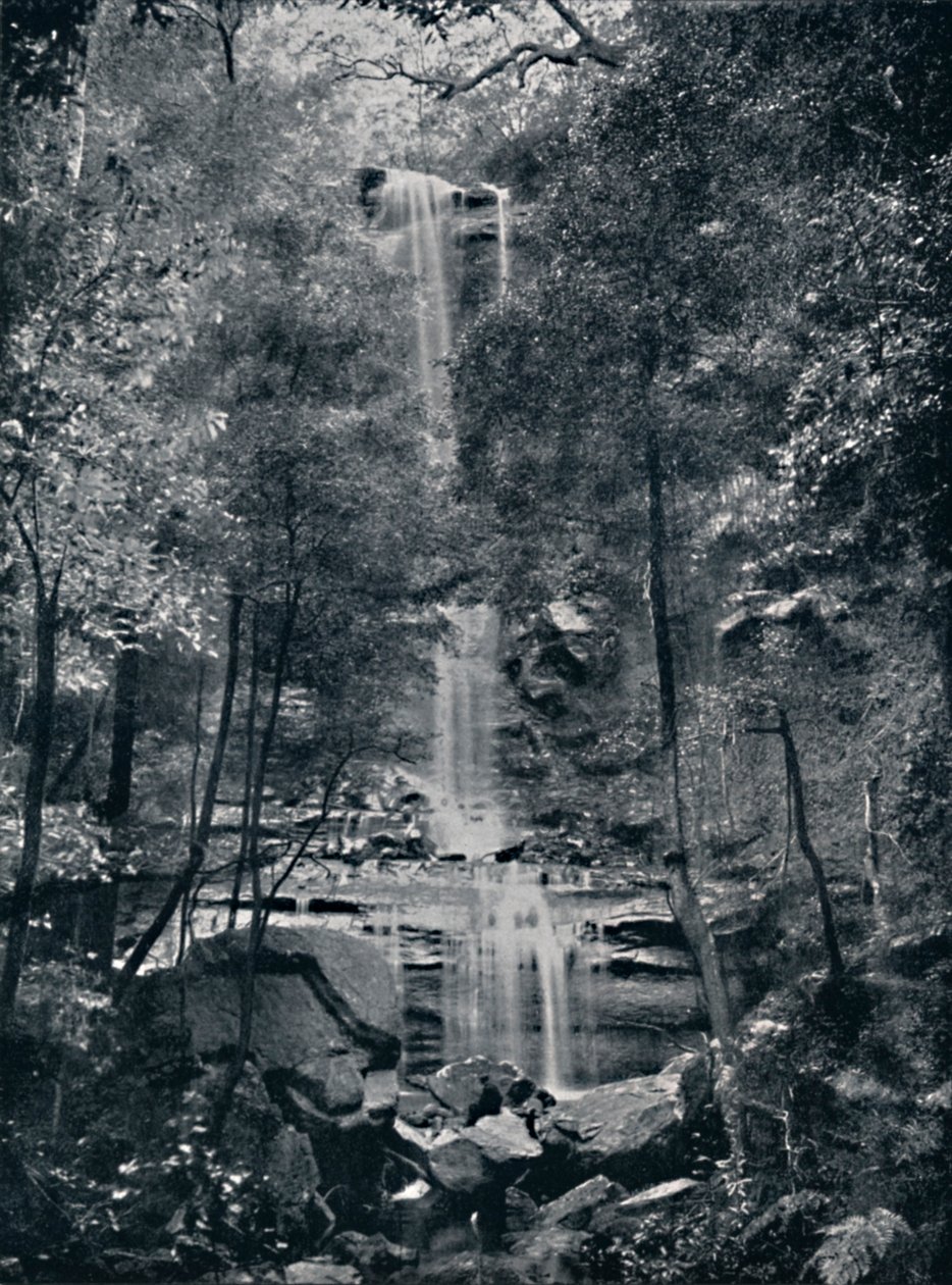水谷，蓝山，c1900。 作者 不明