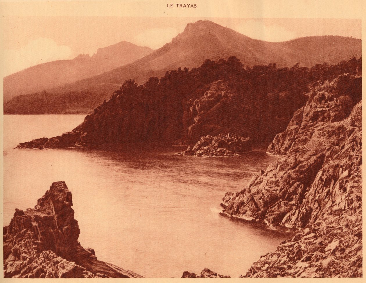 奥勒留斯峰和鲁瓦角的景色，勒·特里亚斯，1930年。 作者 不明