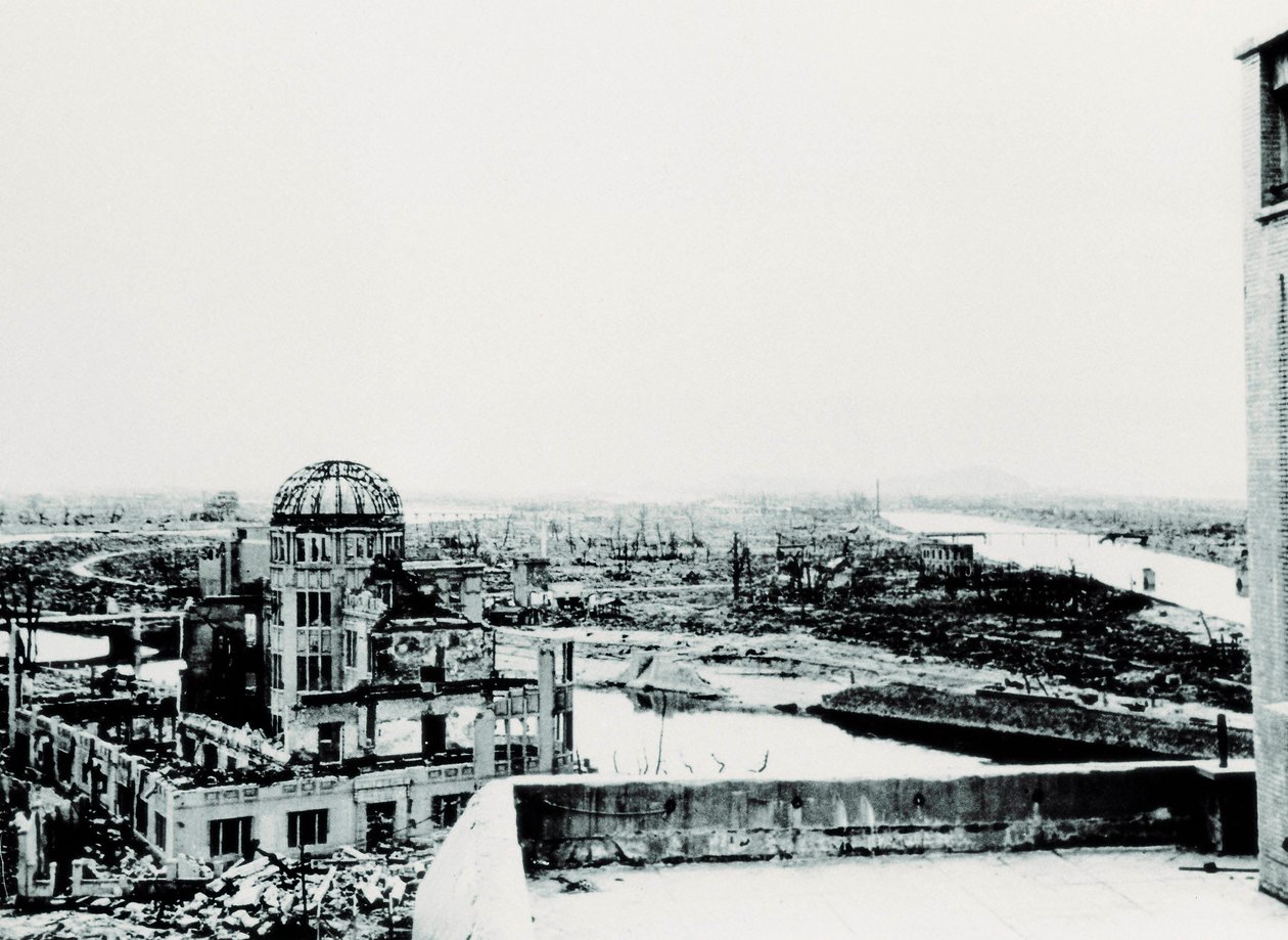 View of the city of Hiroshima after the explosion of the atomic bomb: ruin of the Agricultural Exhibition Palace 作者 不明