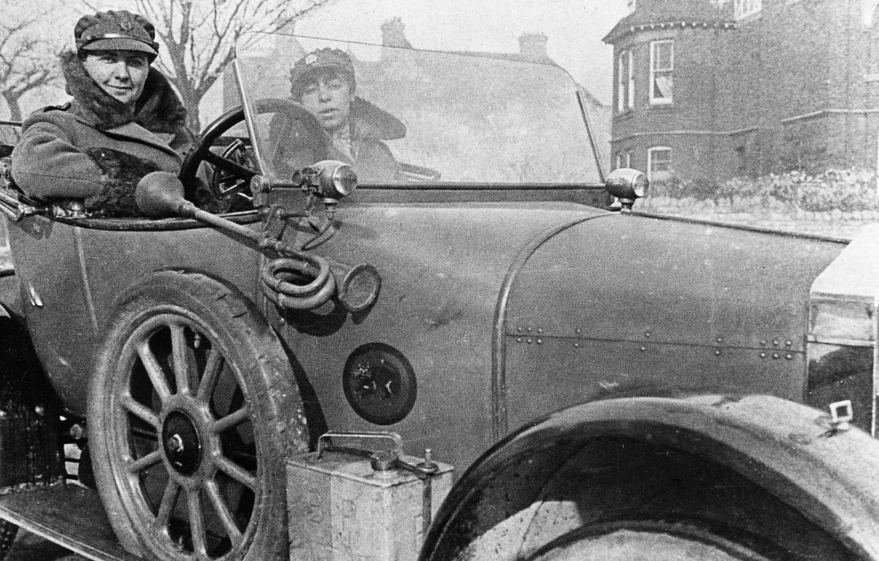 Wolseley的志愿女司机，为战争而捐款，剑桥，第一次世界大战，1915年 作者 不明