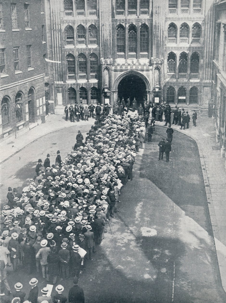 等待进入市政厅，等待阿斯奎斯先生的第一次重大军备会议，1914年 作者 不明