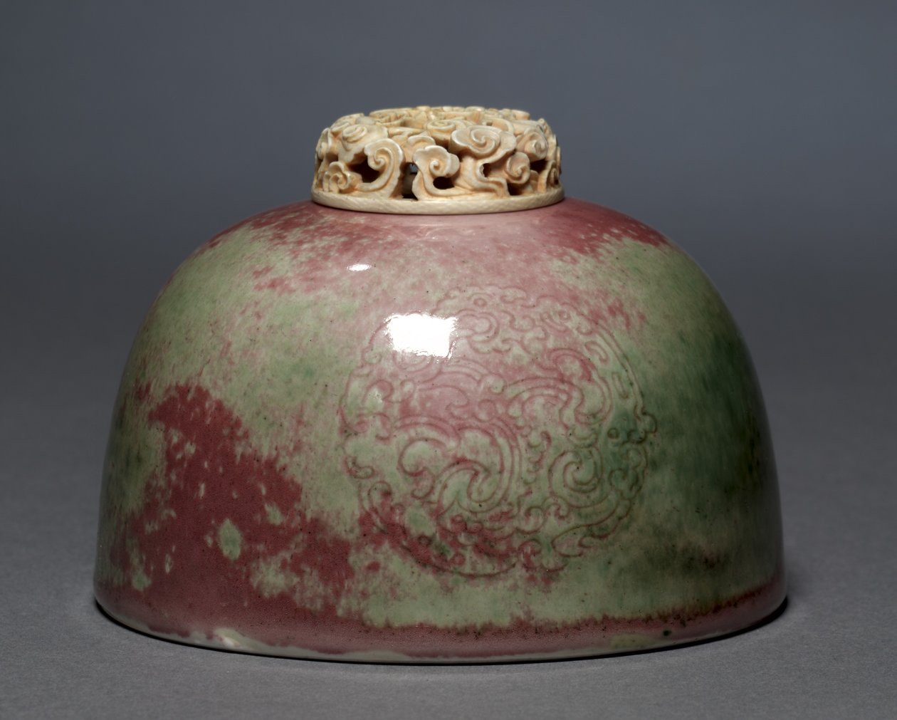 象牙色盖子的水壶，1662-1722年。 作者 不明