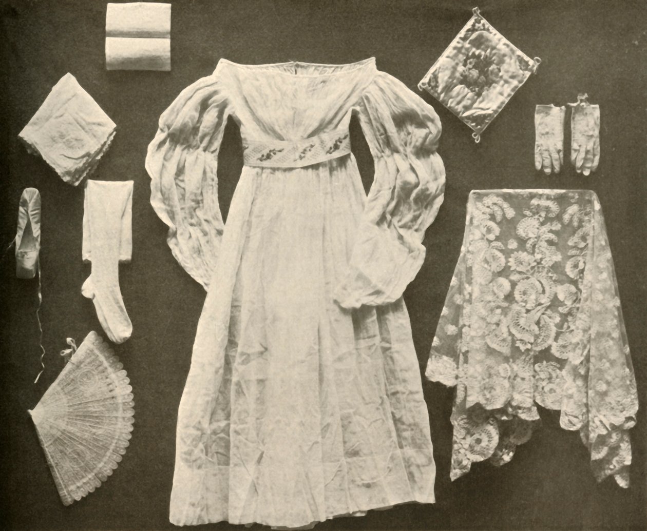 1937年，费城，萨拉·海斯小姐的婚礼服装。 作者 不明