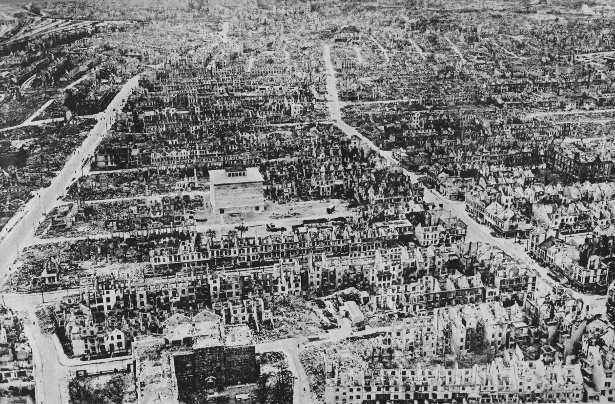 1945年，英国轰炸机在不来梅在威悉上做了什么 作者 不明
