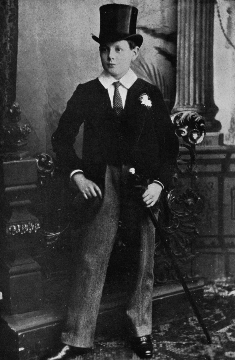 温斯顿·丘吉尔（Winston Churchill）1889年作为耙小学生，1945年 作者 不明