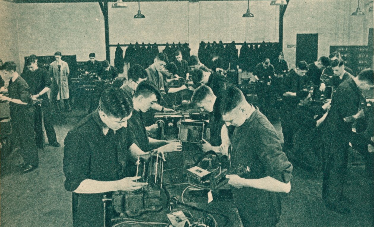 无线操作员力学讲习班，1940年 作者 不明