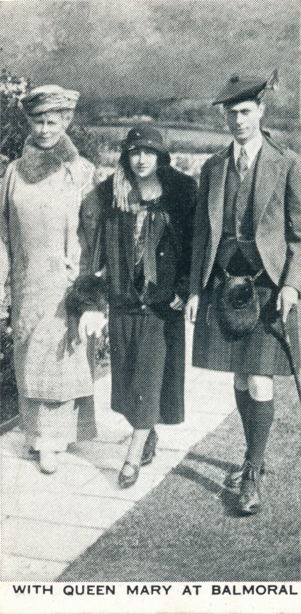 1924年与玛丽皇后在巴尔莫勒尔（Balmoral），1937年 作者 不明