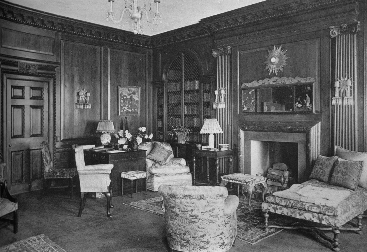 1924年，纽约市安妮·摩根小姐的房子里的一间古老的英语房间里的木制品。 作者 不明