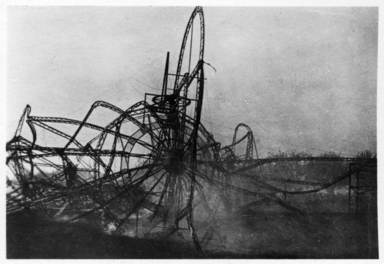 齐柏林飞艇LZ4在德国埃希特丁根（Echterdingen）灾难后，1908年1933年 作者 不明