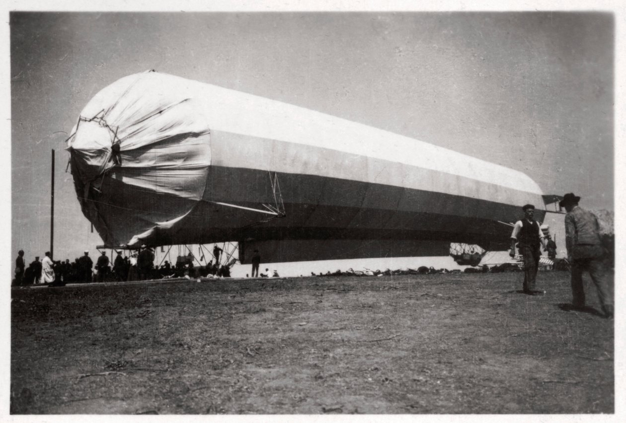 齐柏林飞艇LZ 5在德国格平根，1909年1933年 作者 不明