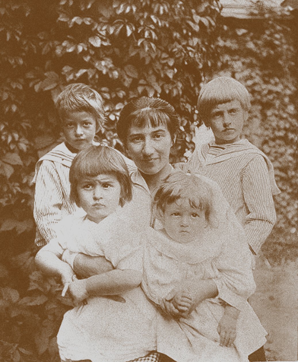 Zinaida Serebriakova和她的孩子们，1920年代 作者 不明