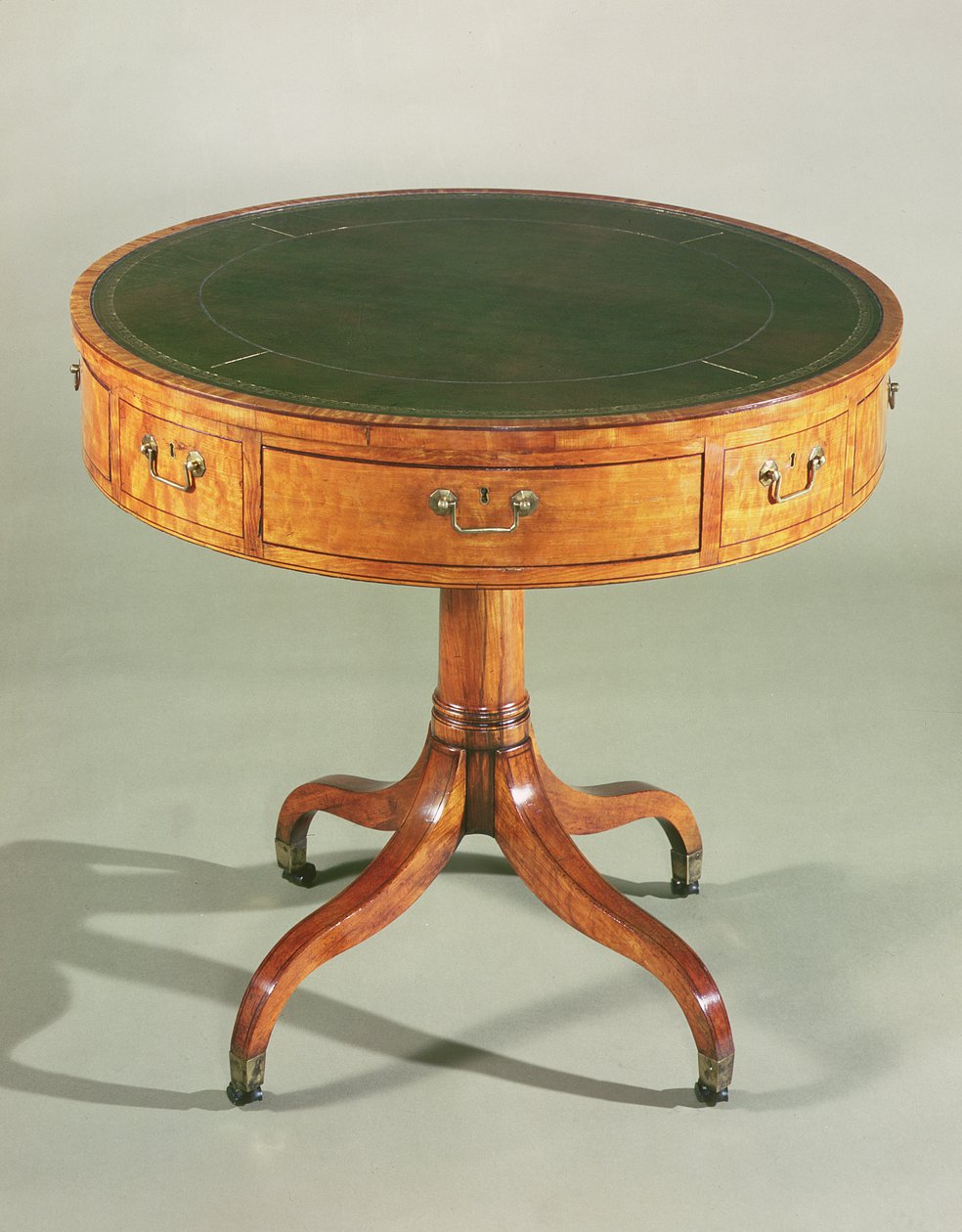 小喜来登椴木鼓桌。英语，c.1790 作者 未知未知