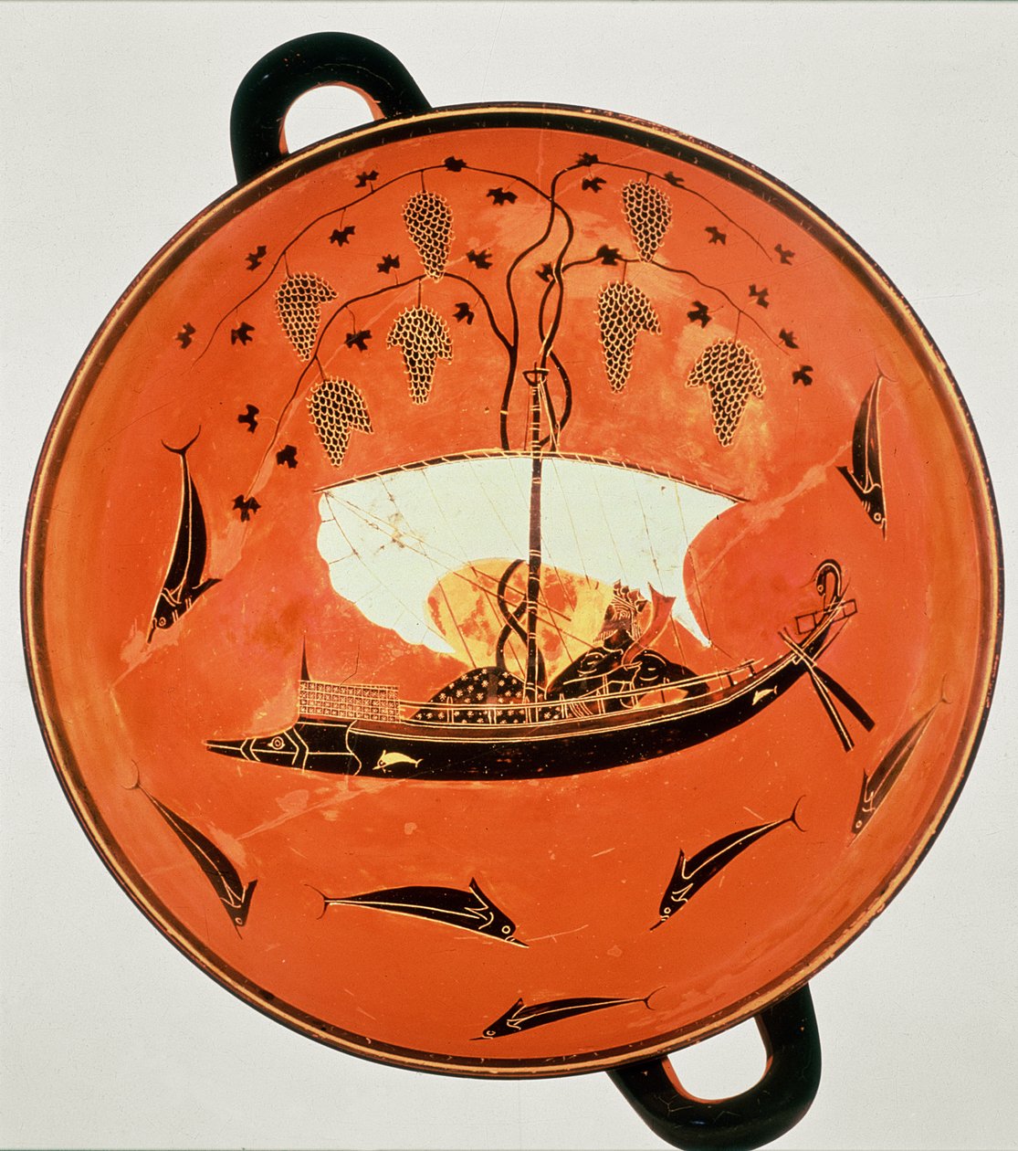 黑色图kylix，内部视图显示Dionysus在一艘船与藤，Exekias，Siren画家，公元前6世纪 作者 未知未知