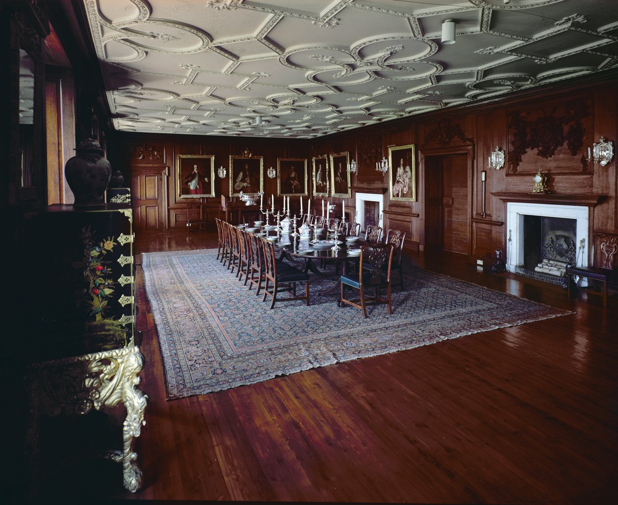 德拉姆兰里格城堡（Drumlanrig Castle）：带有威廉肖像的餐厅，昆斯伯里的杜斯公爵 作者 未知未知