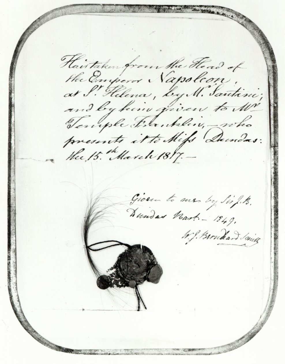 由Giovanni Natale Santini从拿破仑皇帝头上剪下的头发，由他送给William Temple Franklin，1816年（头发） 作者 未知未知