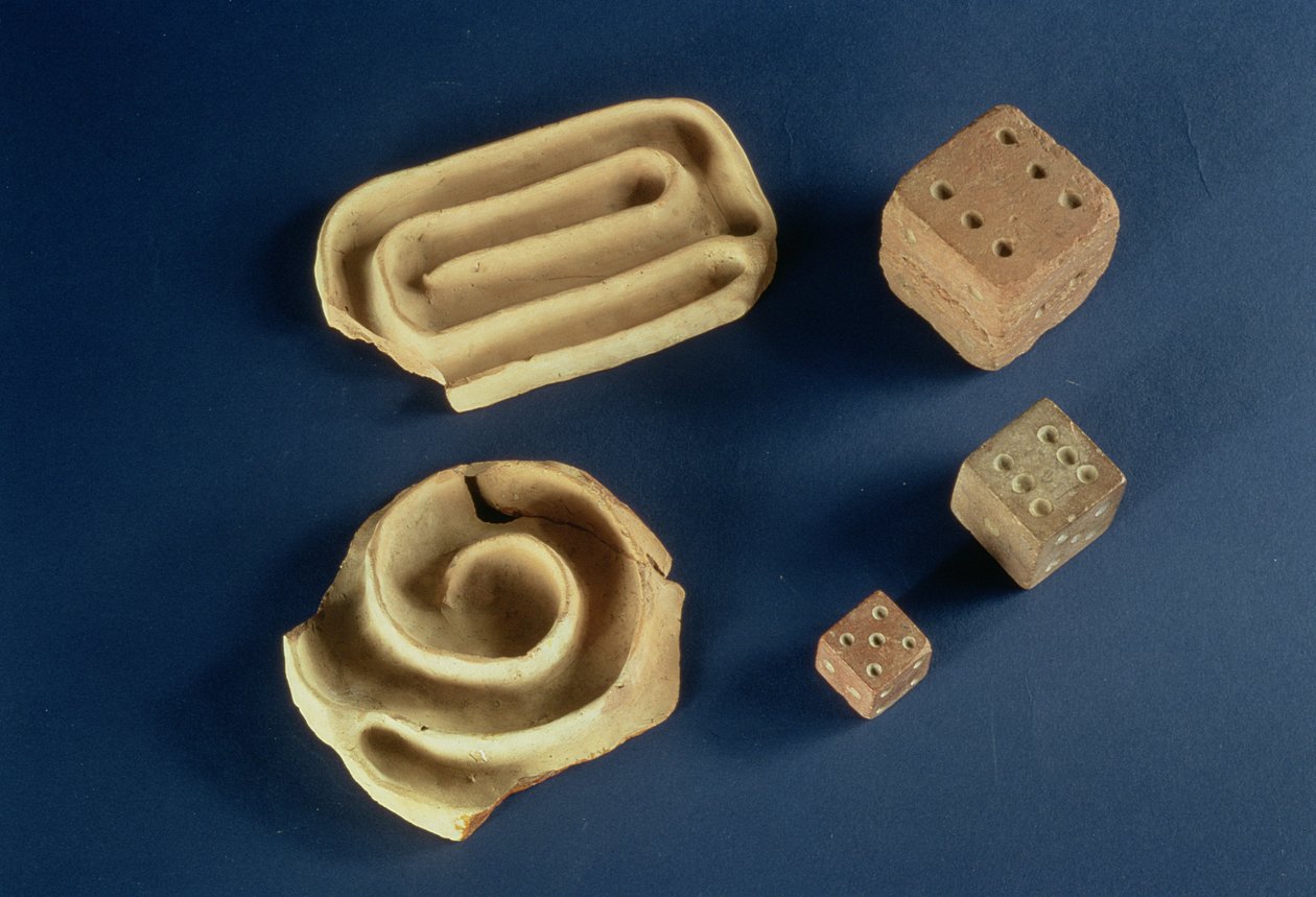 砂岩骰子和赤土陶器迷宫游戏，Harappa，公元前2300-1750 作者 未知未知